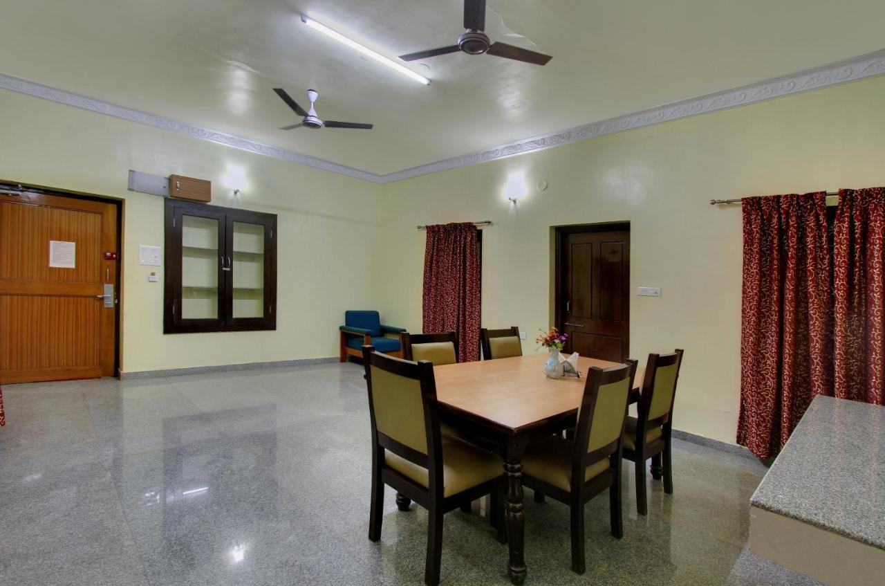 Kanthi Resorts Badami Bāgalkot Buitenkant foto