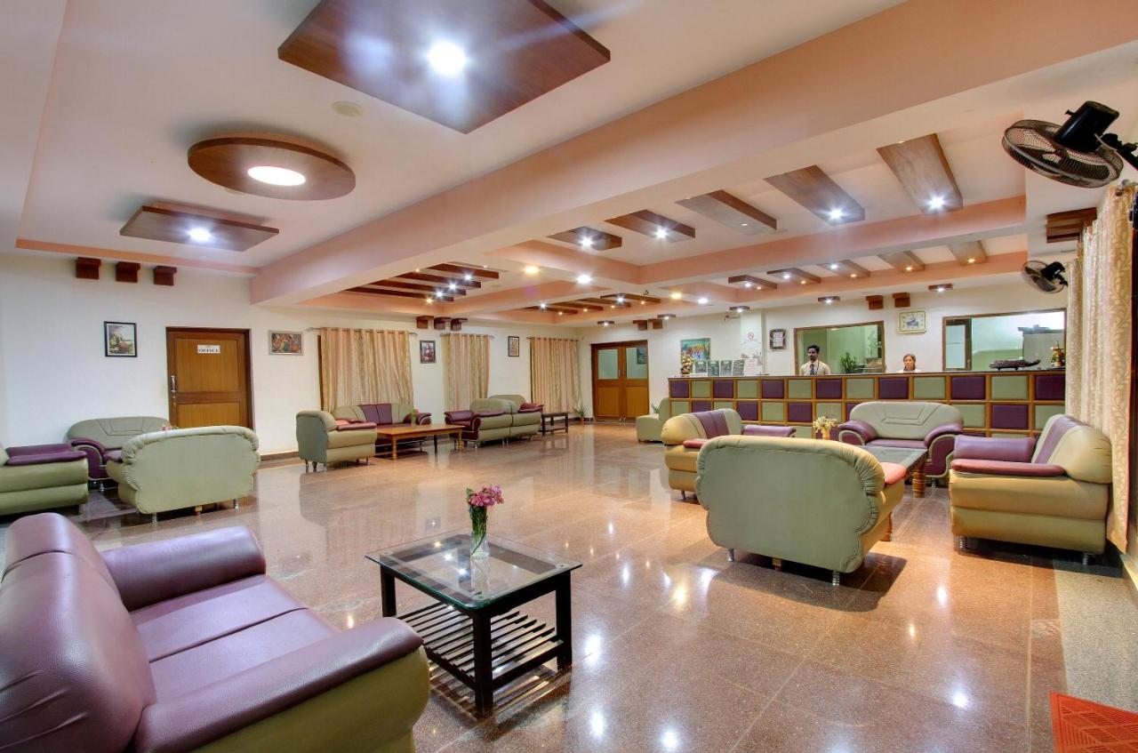 Kanthi Resorts Badami Bāgalkot Buitenkant foto