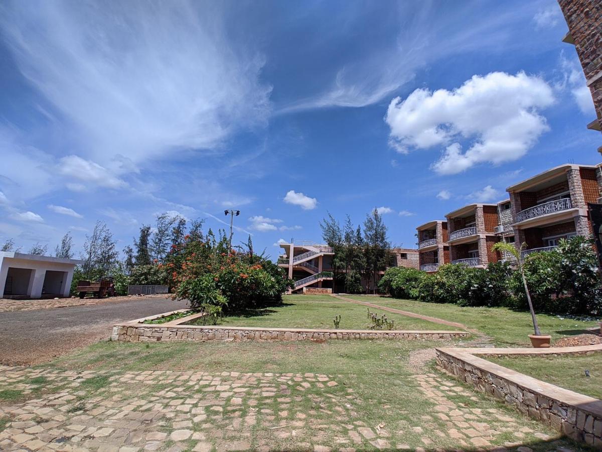 Kanthi Resorts Badami Bāgalkot Buitenkant foto