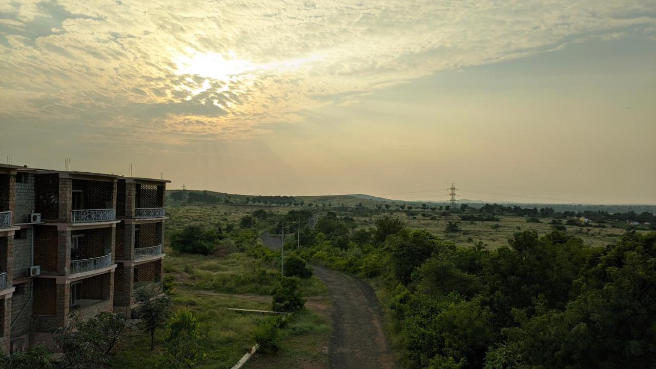 Kanthi Resorts Badami Bāgalkot Buitenkant foto