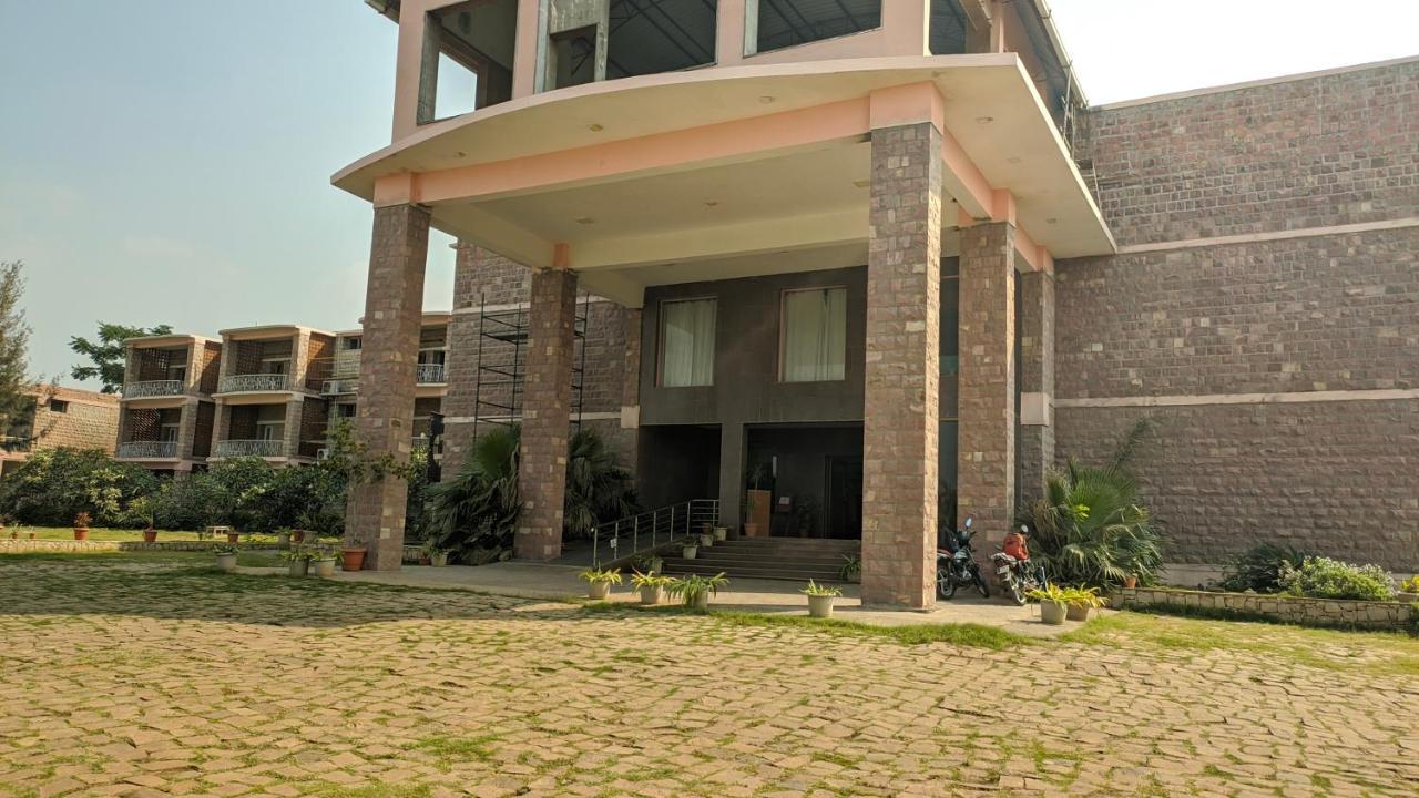 Kanthi Resorts Badami Bāgalkot Buitenkant foto