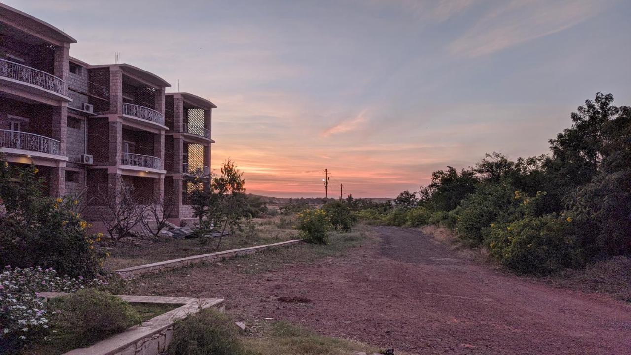 Kanthi Resorts Badami Bāgalkot Buitenkant foto