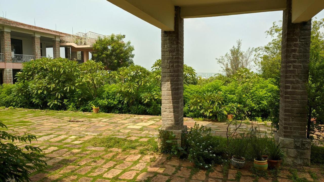 Kanthi Resorts Badami Bāgalkot Buitenkant foto