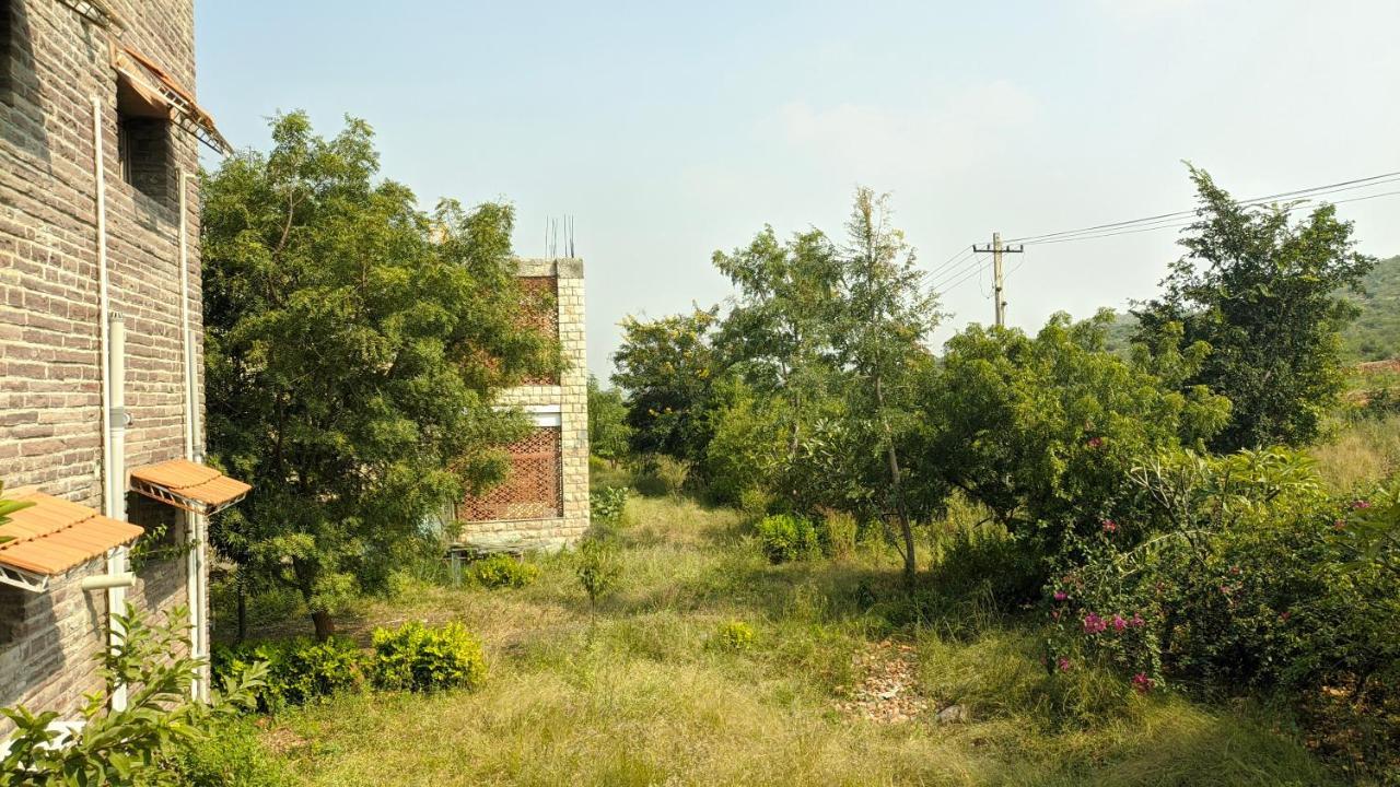 Kanthi Resorts Badami Bāgalkot Buitenkant foto