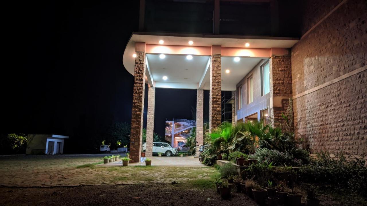 Kanthi Resorts Badami Bāgalkot Buitenkant foto