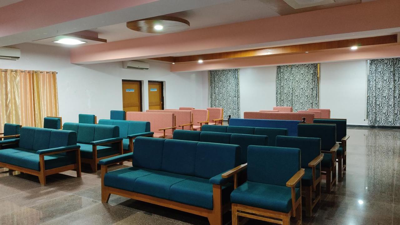 Kanthi Resorts Badami Bāgalkot Buitenkant foto