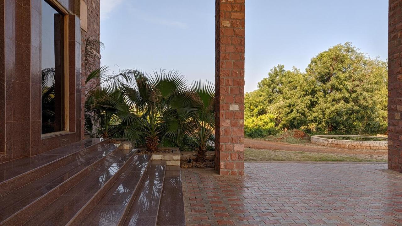 Kanthi Resorts Badami Bāgalkot Buitenkant foto