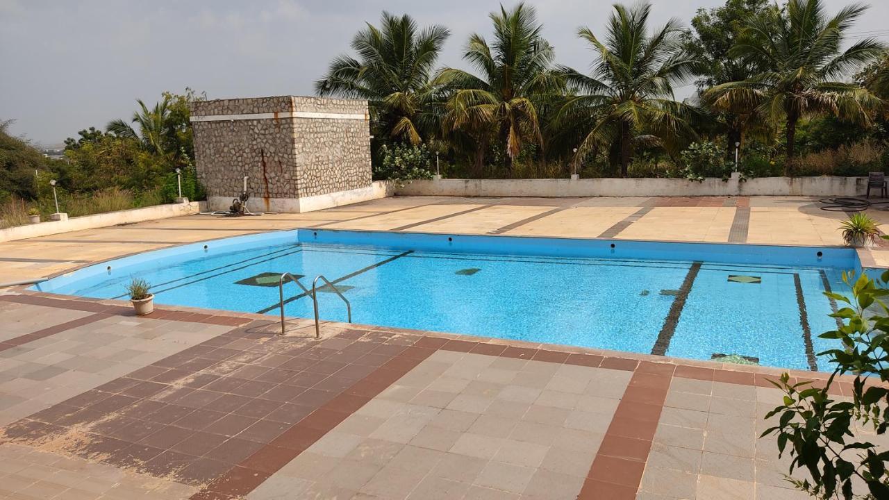 Kanthi Resorts Badami Bāgalkot Buitenkant foto
