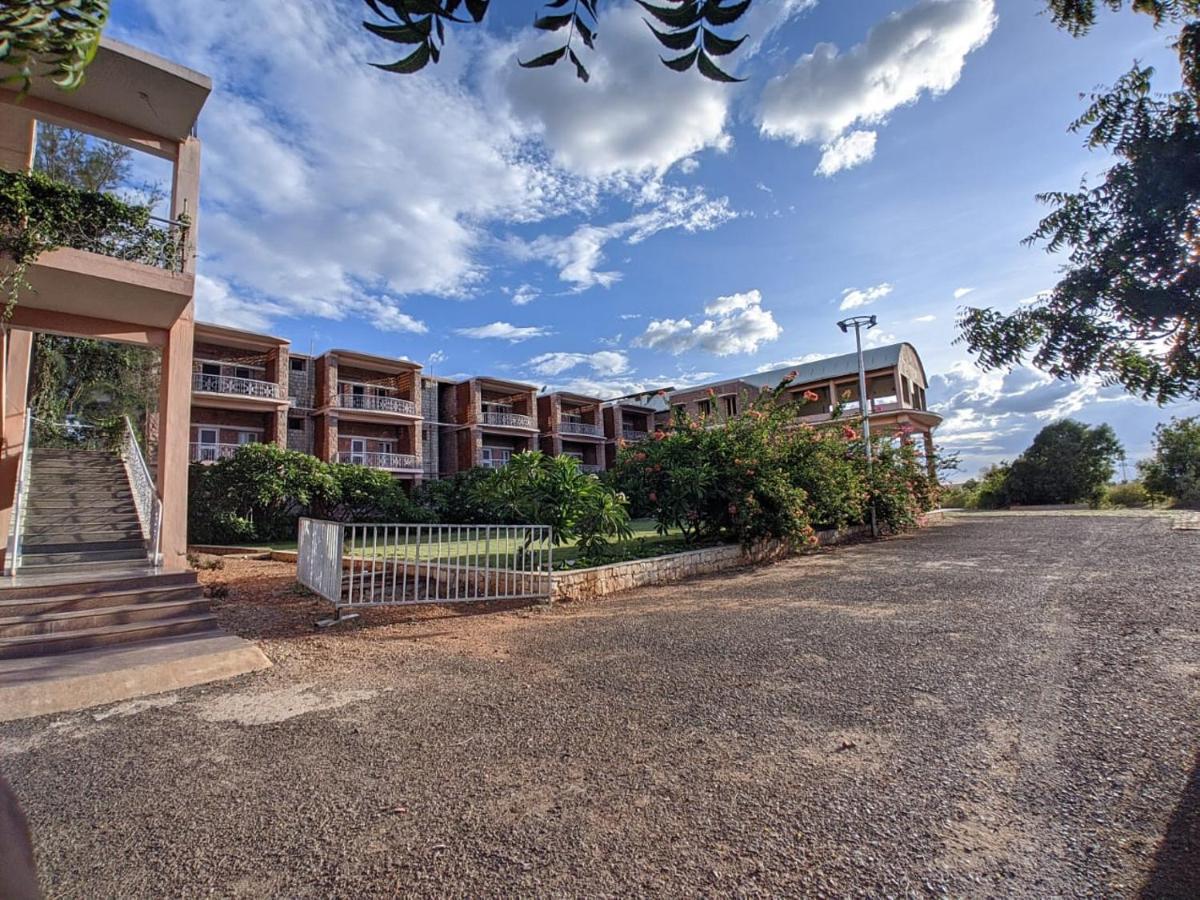 Kanthi Resorts Badami Bāgalkot Buitenkant foto