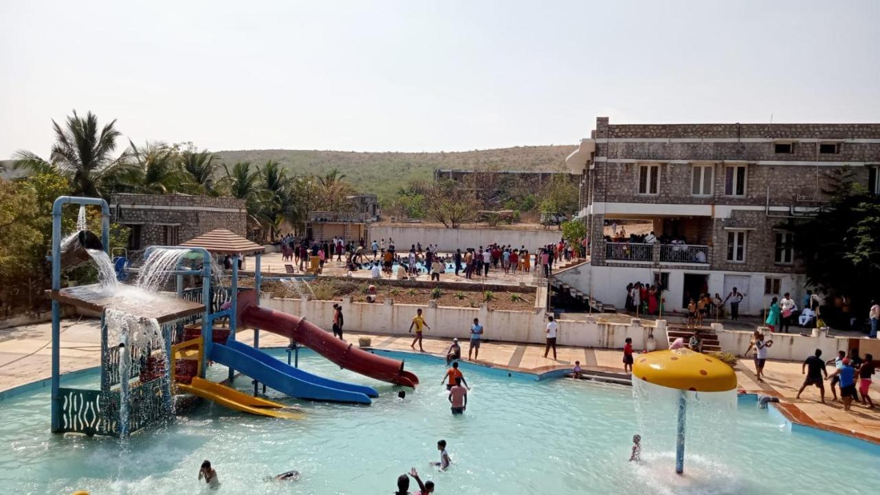 Kanthi Resorts Badami Bāgalkot Buitenkant foto