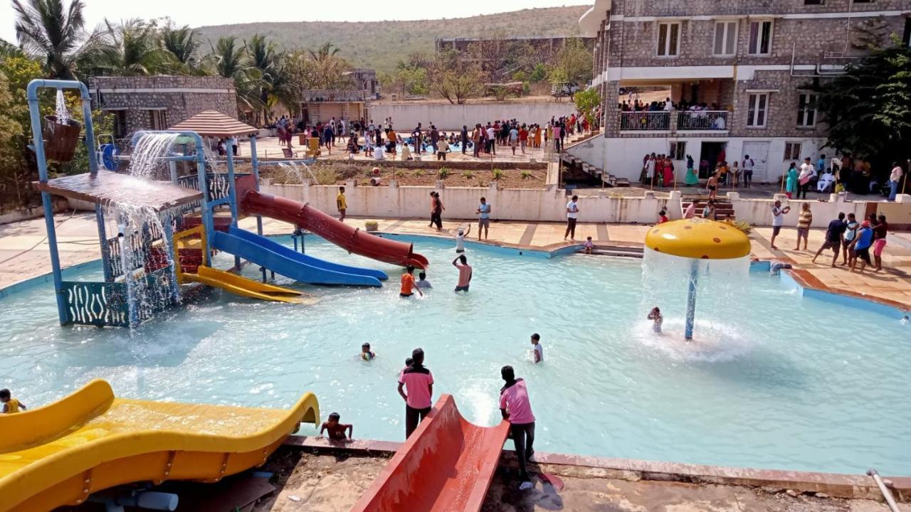 Kanthi Resorts Badami Bāgalkot Buitenkant foto
